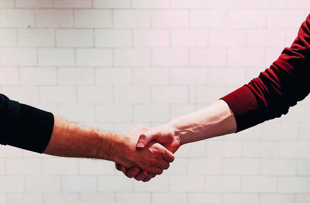 How to write content for a website to reach customers on foreign markets?